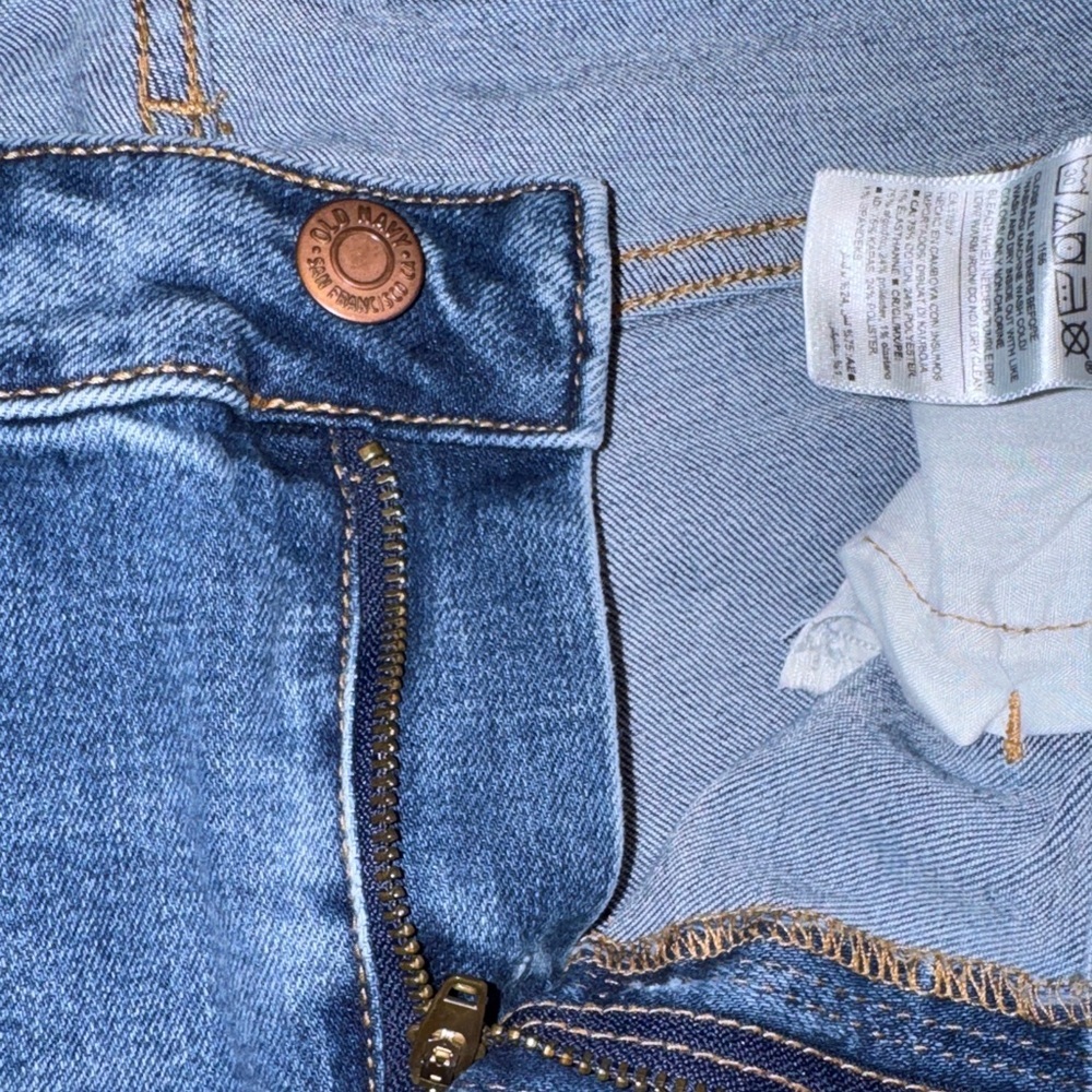 Old Navy- Women’s Blue Denim Cuffed Bermuda Shorts Size 8 - Picture 7 of 14